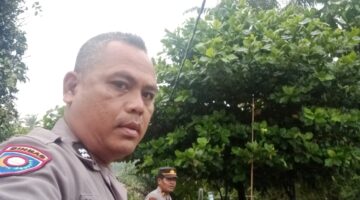 Tidak Kenal Lelah, Personel Polsek Bosar Maligas Bantu Korban Bencana Alam